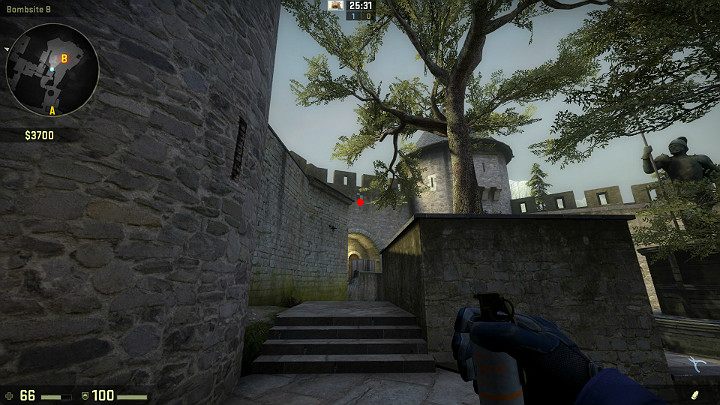 Ustaw się plecami do ściany i wyceluj w zaznaczony punkt - Cobblestone | Mapy Turniejowe | CS GO - CS GO - poradnik do gry