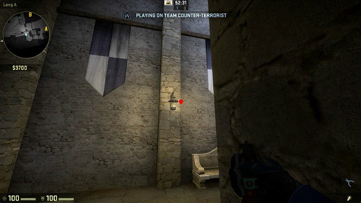 Ustaw się w rogu, plecami do ściany i wyceluj w oznaczony na obrazku punkt - Cobblestone | Mapy Turniejowe | CS GO - CS GO - poradnik do gry