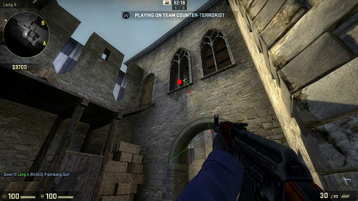 Granat odbije się od ściany i wyleci przez okno wybuchając w powietrzu oślepiając wszystkich Graczy patrzących od strony matrixa lub znajdujących się na sianie - Cobblestone | Mapy Turniejowe | CS GO - CS GO - poradnik do gry