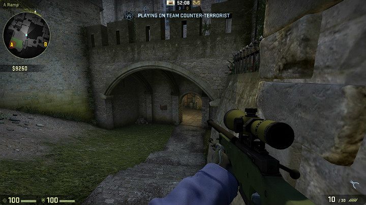 Jeśli po rozpoczęciu rundy masz dobrą pozycję, na przodzie, możesz pokusić się o zajęcie pozycji strzeleckiej na schodach, zwracając się w kierunku przejścia - Cobblestone | Mapy Turniejowe | CS GO - CS GO - poradnik do gry