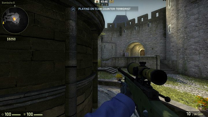 Bardzo popularna pozycja strzelecka za fontanną na punkcie B z widokiem na wyjście z tunelu na długiej B - Cobblestone | Mapy Turniejowe | CS GO - CS GO - poradnik do gry