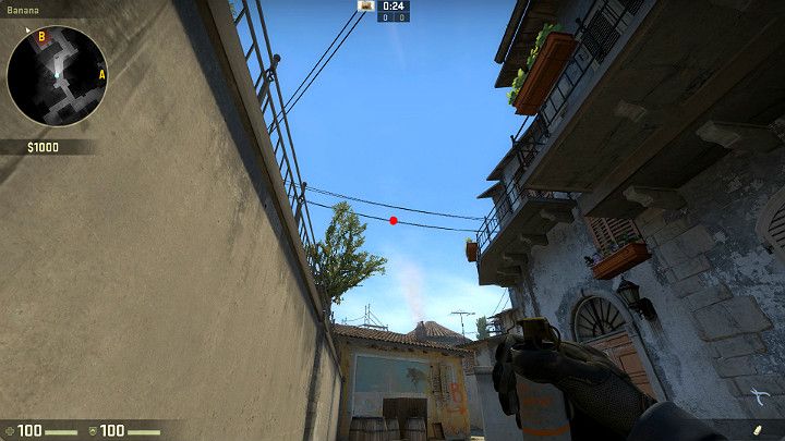 Ustawiając się zaraz przy skrzynkach, tuż obok murka na bananie wyceluj w oznaczony na obrazku punkt i wykonaj rzut korzystając z LPM - Inferno | Mapy turniejowe | CS GO - CS GO - poradnik do gry