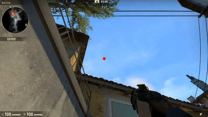 Ustaw się w rogu pomiędzy murkiem, a beczkami na bananie i wyceluj w zaznaczony punkt po czym wykonaj rzut korzystając z LPM - Inferno | Mapy turniejowe | CS GO - CS GO - poradnik do gry