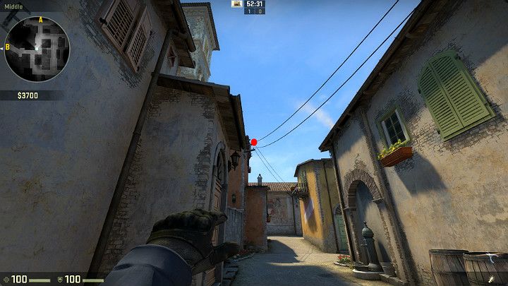 Ustawiając się przed lub za małym kanałem wyceluj w oznaczony na obrazku punkt i rzuć granatem przy pomocy LPM - Inferno | Mapy turniejowe | CS GO - CS GO - poradnik do gry