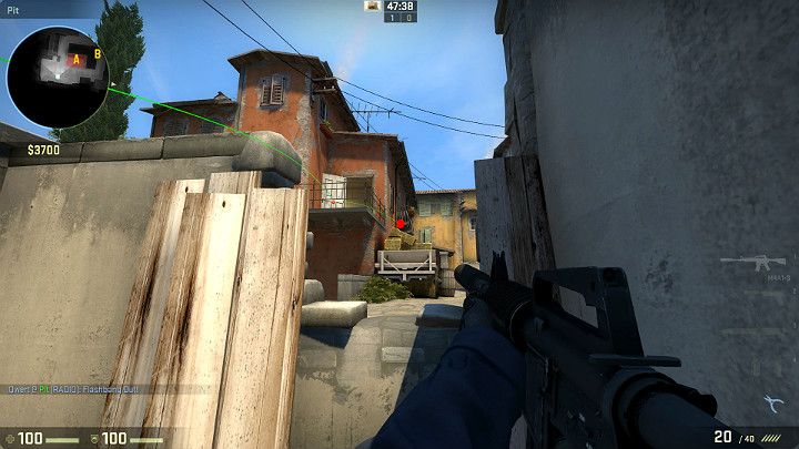 Granat odbije się od drzwi balkonowych i wybuchnie nad wozem z sianem oślepiających wszystkich graczy znajdujących się na punkcie A - Inferno | Mapy turniejowe | CS GO - CS GO - poradnik do gry