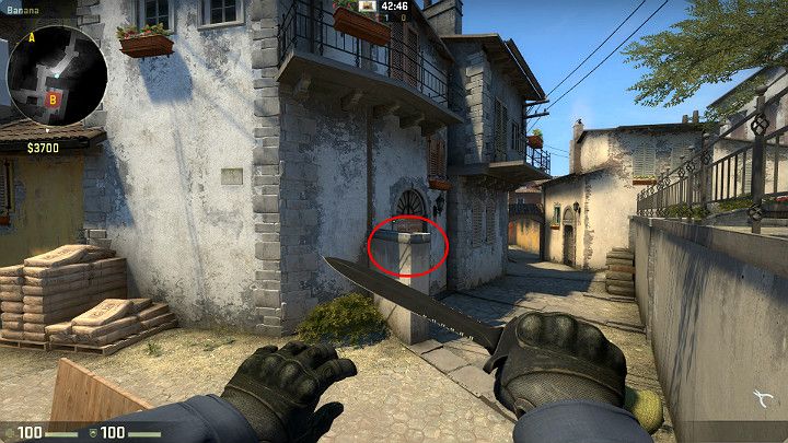 Stojąc na beczkach możesz przeskoczyć na mały murek oznaczony na obrazku gdzie możesz zając pozycję strzelecką - Inferno | Mapy turniejowe | CS GO - CS GO - poradnik do gry