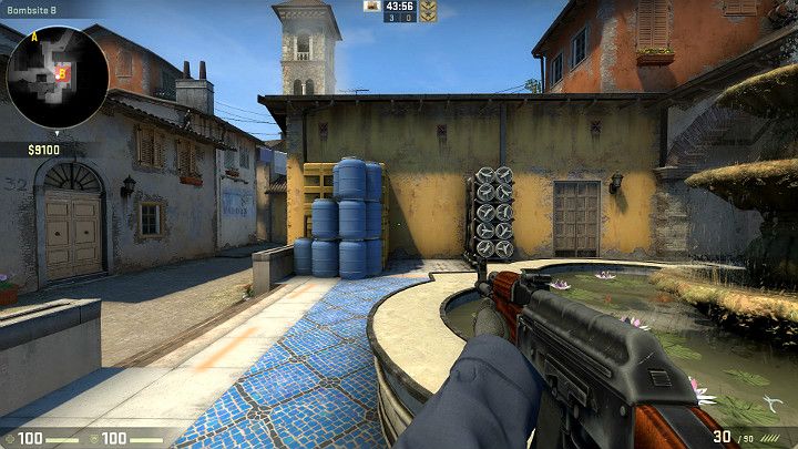 Wchodząc na miejsce podłożenia bomby B zawsze sprawdzaj przestrzeń za niebieskimi beczkami ponieważ jest to bardzo popularna pozycja strzelecka zajmowana przez Graczy obrniących dostępu do punktu - Inferno | Mapy turniejowe | CS GO - CS GO - poradnik do gry