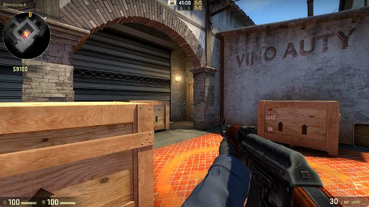 Popularne miejsce na zasadzkę znajduje się także z drugiej strony, gdzie przeciwnik może chować się za filarem zajmując dogodną pozycję strzelecką - Inferno | Mapy turniejowe | CS GO - CS GO - poradnik do gry