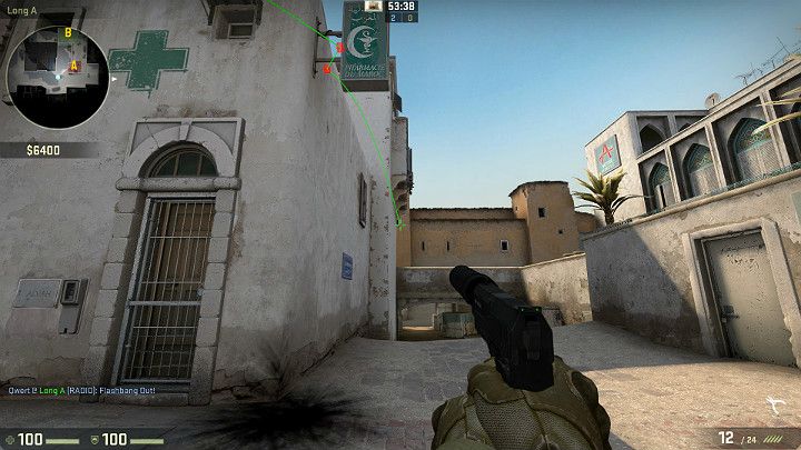 Granat odbije się najpierw od reklamy, a następnie od ściany i oślepi wszystkich Graczy znajdujących się w pobliżu co zwiększy Twoje szanse na eliminacje celu - Dust 2 | Mapy Turniejowe | CS GO - CS GO - poradnik do gry