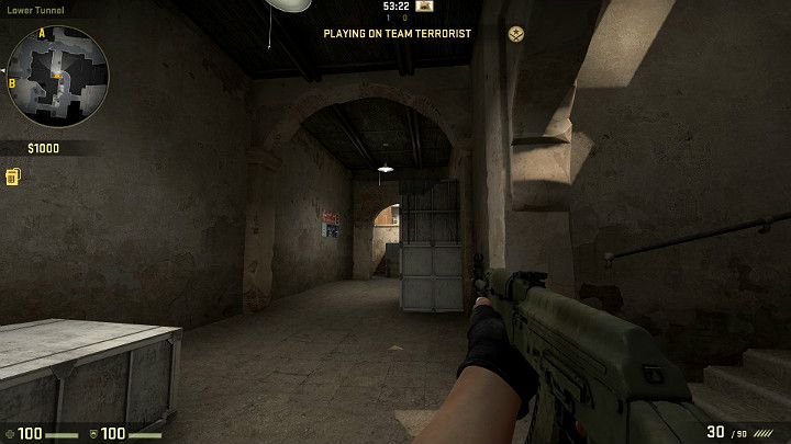 Schodząc do niższego tunelu możesz zając niezłą pozycję strzelecką ponieważ z tego miejsca będziesz w stanie dostrzec głowy przeciwników - Dust 2 | Mapy Turniejowe | CS GO - CS GO - poradnik do gry