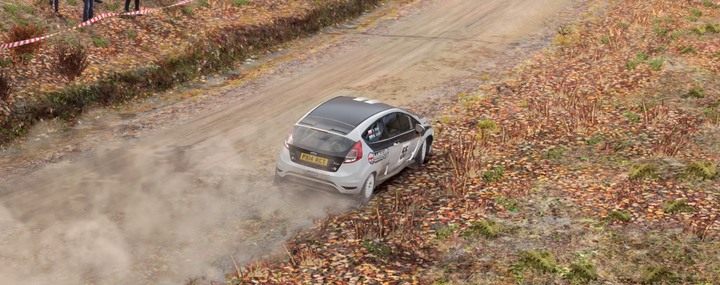 Na początek ścigasz się prostymi, wypożyczonymi przednio-napędowcami - Jak dobrze rozpocząć tryb kariery? | Porady do DiRT 4 - DiRT 4 - poradnik do gry