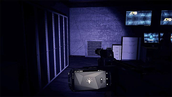 Możesz oczywiście zacząć eliminować strażników przebywających na tym piętrze (powinno ich być w sumie czterech), ale jeśli chcesz unikać konfrontacji to udaj się w prawo i wejdź do pomieszczenia monitoringu - Kradzież prototypu i zniszczenie danych | Black | Opis przejścia Get Even - Get Even - poradnik do gry