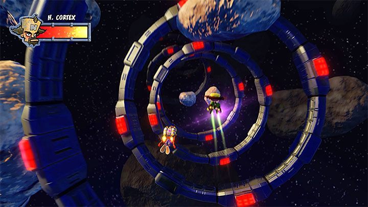 Pojedynek z doktorem Neo Cortexem bardziej przypomina pościg, gdyż będzie on przez cały czas uciekał i nie atakował w żaden sposób Crasha - Dr. Neo Cortex (finałowy boss) | Crash Bandicoot 2 - Crash Bandicoot N. Sane Trilogy - poradnik do gry