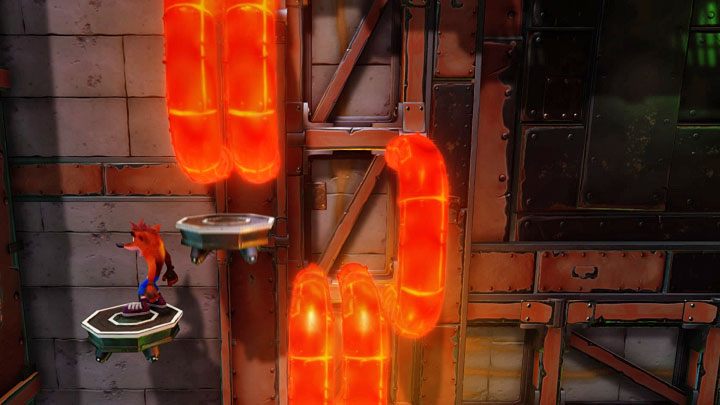 Po znalezieniu się w dolnej części zamku wyrusz w lewo i eliminuj po drodze znanych ci już przeciwników w postaci pełzających i latających robotów - Castle Machinery | Cortex Island | Opis przejścia | Crash N. Sane Trilogy - Crash Bandicoot N. Sane Trilogy - poradnik do gry