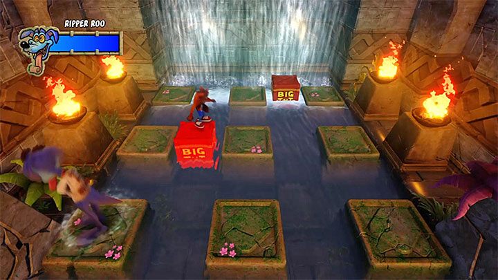 Wskocz na chwilę na czerwoną skrzynię żeby rozpoczęło się odliczanie - Ripper Roo | Crash Bandicoot - walki z bossami - Crash Bandicoot N. Sane Trilogy - poradnik do gry