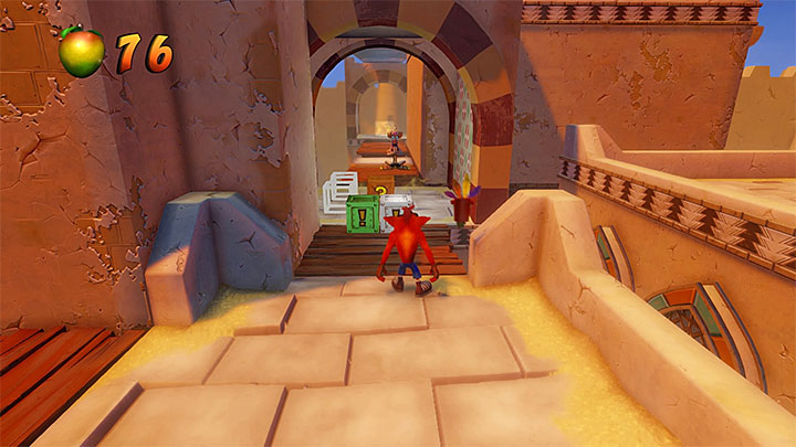 Po ukończeniu bonusowej rundy odbij się od strzałki żeby złapać się ponownie kratek i wyrusz w głąb ekranu - Hang Em High | Crash Bandicoot 3 | Opis przejścia - Crash Bandicoot N. Sane Trilogy - poradnik do gry