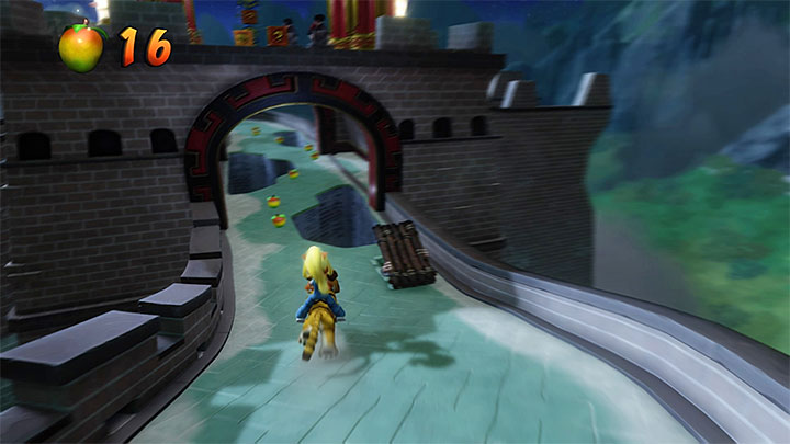 Tak samo jak we wspomnianym etapie Orient Express w kilku miejscach w trakcie biegu pojawi się okazja do skorzystania ze skoczni powstałej w wyniku schowania się jednego z wrogów za deskami - Midnight Run | Crash Bandicoot 3 | Opis przejścia | Crash N. Sane Trilogy - Crash Bandicoot N. Sane Trilogy - poradnik do gry