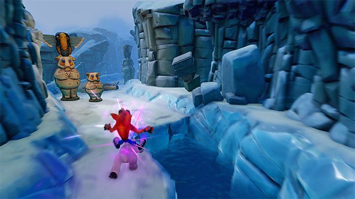 Wskocz na niedźwiadka żeby rozpocząć właściwą część etapu - Bear It | Ice Warp Room | Opis przejścia | Crash Bandicoot N. Sane Trilogy - Crash Bandicoot N. Sane Trilogy - poradnik do gry
