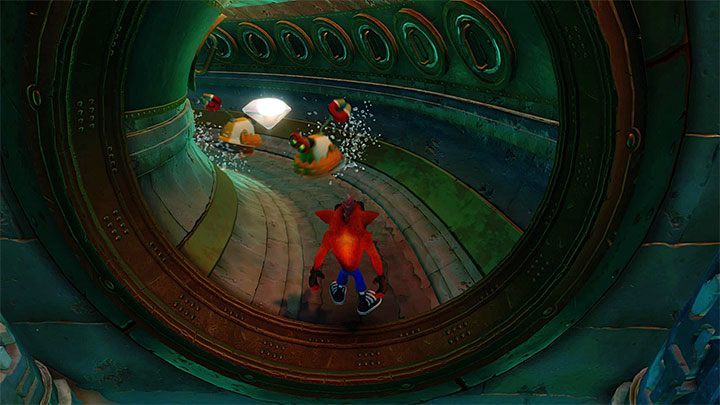 W kolejnej lokacji skorzystaj z jeszcze jednej platformy i dotrzyj do pierwszego punktu kontrolnego - Sewer or Later | Sewer Warp Room | Opis przejścia | Crash N. Sane Trilogy - Crash Bandicoot N. Sane Trilogy - poradnik do gry