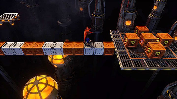 Zacznij od poniszczenia skrzynek z okolic miejsca startu, aczkolwiek uważaj na skrzynkę TNT (odliczanie rozpocznie się w momencie gdy wyląduje na niej metalowa skrzynia) - Generator Room | Cortex Island | Opis przejścia | Crash N. Sane Trilogy - Crash Bandicoot N. Sane Trilogy - poradnik do gry