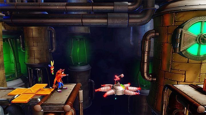 Jeśli do tej pory nie zginąłeś to w mijanym już wcześniej miejscu z obrazka 1 będzie znajdowała się platforma, która przetransportuje Crasha do ścieżki śmierci (Death Route) - Priston It Away | High-Tech Warp Room | Opis przejścia - Crash Bandicoot N. Sane Trilogy - poradnik do gry