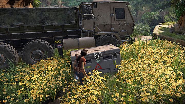 Skrzynkę możesz odnaleźć przy głównej drodze prowadzącej do południowo-zachodniego fortu (Parashuramy) - 4 - Ghaty Zachodnie - Zdjęcia, opcjonalne rozmowy i skrzynki | Sekrety - Uncharted: Zaginione Dziedzictwo - poradnik do gry