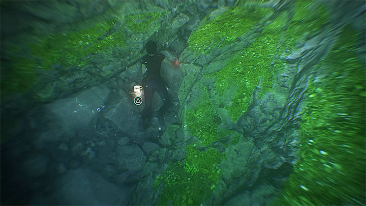 Rozpocznij liniowy przemarsz przez tę lokację, który wiąże się z koniecznością zjechania po śliskim podłożu, zeskakiwania na niższe skalne półki, przejścia po powalonym drzewie obok małego wodospadu oraz przeciśnięcia się przez niewielką jaskinię - 8 - Dotarcie na stację kolejową | Wspólniczki | Opis przejścia - Uncharted: Zaginione Dziedzictwo - poradnik do gry