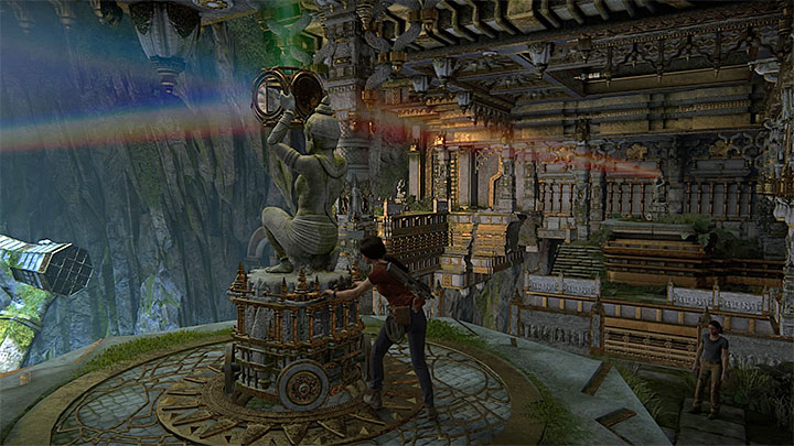 Podejdź do pierwszej statuy z zamontowanym na jej szczycie przymatem - Jak rozwiązać zagadkę z pryzmatem i lustrami w rozdziale 7? | FAQ - Uncharted: Zaginione Dziedzictwo - poradnik do gry