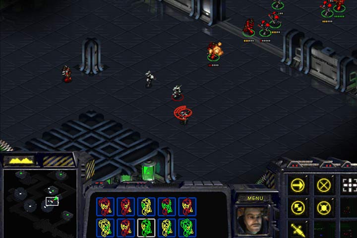 W ostatnim pomieszczeniu zacznij od eliminacji jednostki typu Ghost, następnie zabierz się za resztę Konfederatów. - Misja 4 - The Jacobs Installation | Kampania Terran | StarCraft Remastered - StarCraft: Remastered - poradnik do gry