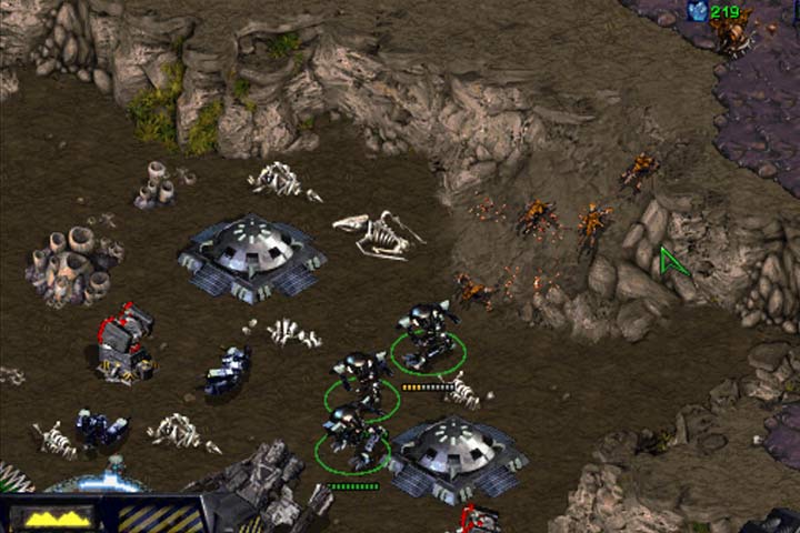 Miejsce katastrofy wzmocnij wieżyczkami oraz napraw uszkodzone Bunkry i mechy. - Misja 6 - Norad II | Kampania Terran | StarCraft Remastered - StarCraft: Remastered - poradnik do gry