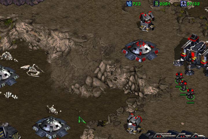 Po kontrataku na Zergów po prawej stronie, postaw niewielką bazę i rozpocznij szkolenie żołnierzy. - Misja 6 - Norad II | Kampania Terran | StarCraft Remastered - StarCraft: Remastered - poradnik do gry