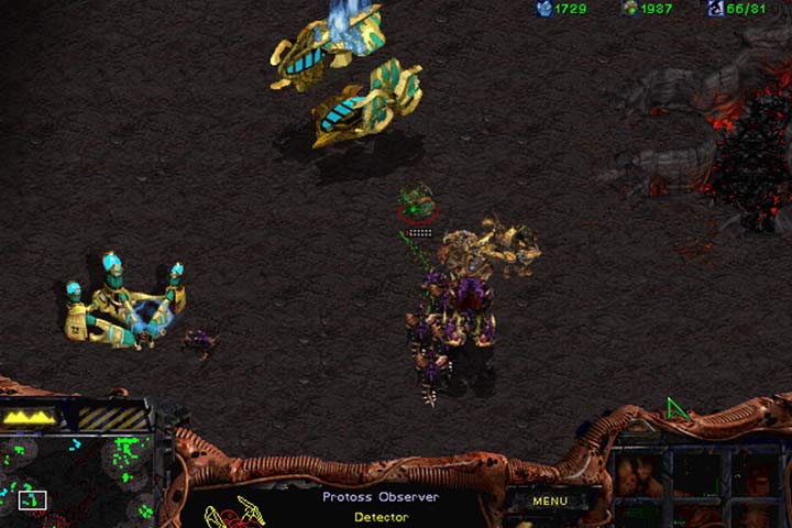 Zaatakuj bazę na zachodnim brzegu od niebronionej prawej strony. Skup się na budynkach produkcyjnych i uważaj na kontratak wroga. - Misja 8 - Eye for an Eye | Kampania Zergów | StarCraft Remastered - StarCraft: Remastered - poradnik do gry