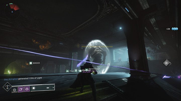 Gdy podniesiesz Relic z ziemi odwróć się w kierunku Bossa i rzuć w niego kulą w taki sam sposób, jakbyś oddawał strzał z broni (domyślnie LPM na PC) - Destiny 2: Menażeria (The Menagerie) - tryb rozgrywki - Destiny 2 - poradnik do gry