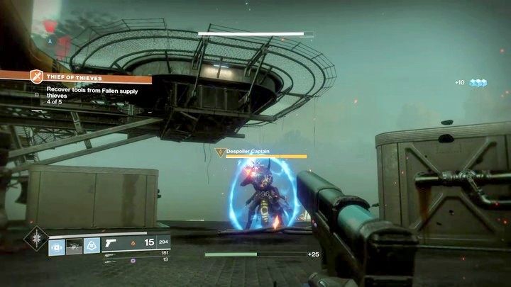 Niebieska tarcza elektryczna u mini-bossa - Destiny 2: Wrogie tarcze - walka - Destiny 2 - poradnik do gry