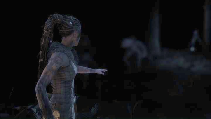 Potwory są słabo widoczne, jednak bardzo dobrze je słychać . - Hellblade Senuas Sacrifice: Czwarty fragment - Opowieść o Odynie, Wykuwanie Gramra - Hellblade: Senuas Sacrifice - poradnik do gry