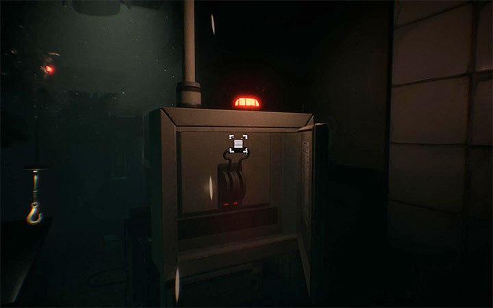 Eksplorację tajnego pomieszczenia rozpocznij od zlokalizowania pokazanego na dołączonym obrazku przełącznika, który przywróci dostawy prądu - Tajne przejście w salonie tatuażu i zbadanie sekretnego pokoju | Opis przejścia - Observer - poradnik do gry