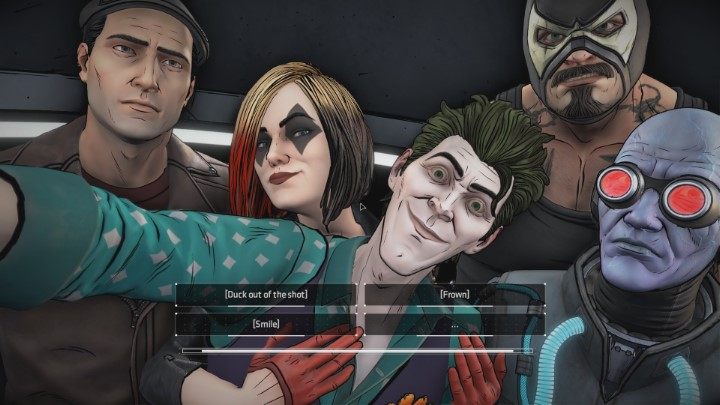 Wkrótce grupa dotrze do windy, a w środku John zaproponuje wspólne zdjęcie - Rozdział 1 - Breach of Darkness | Epizod 4 - What Ails You - Batman: The Telltale Series - The Enemy Within - poradnik do gry
