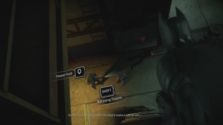 Czeka cię teraz długa walka. Musisz klikać na wyskakujące przyciski. W niektórych sytuacjach będziesz mógł dokonać wyboru (tak jak na powyższym zdjęciu), ale nie decyzje nie mają wpływu na zakończenie pojedynku - niezależnie od działań przegrasz walkę. - Rozdział 1 - A Threat Rises | Epizod 2 - The Pact - Batman: The Telltale Series - The Enemy Within - poradnik do gry