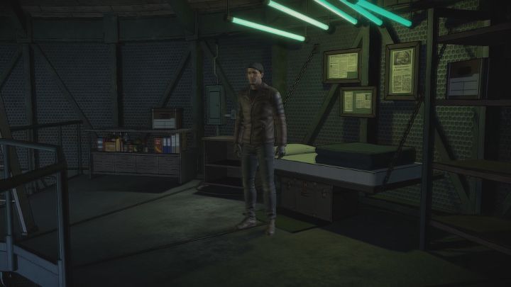 Teraz skieruj się schodami na górę i znajdź łóżko Riddlera. Zabierz stojące przed łóżkiem buty i odsuń dywan. Pod nim również znajdziesz płytkę naciskową. Połóż but na tej płytce i wróć na dół. Na płytce naciskowej przed biurkiem również połóż but. - Rozdział 2 - Shot in the Dark | Epizod 3 - Fractured Mask - Batman: The Telltale Series - The Enemy Within - poradnik do gry