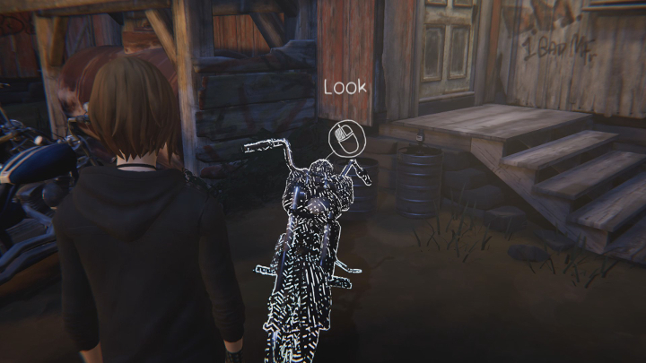 Po nieudanej rozmowie skieruj się do stojącego obok motocyklu i obejrzyj go (Look), odblokuje to nową opcje dialogową - Rozdział 1 | Solucja Life Is Strange Before the Storm | Epizod 1 - Awake - Life Is Strange: Before the Storm - poradnik do gry
