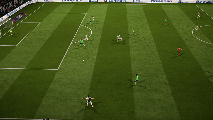 Podanie prostopadłe górą doskonale sprawdza się w przypadku próby minięcia jednej lub dwóch formacji przeciwnika za pomocą jednego zagrania - Podania | Podstawowe zagrania | FIFA 18 - FIFA 18 - poradnik do gry