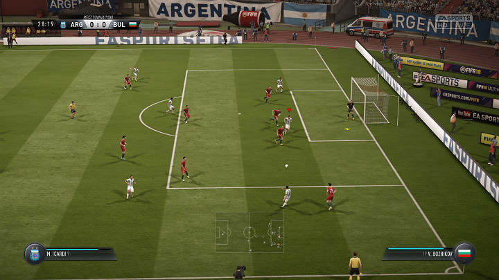 Klasyczne dośrodkowanie górą to najprostszy sposób dogrania piłki w pole karne - Dośrodkowania | Podstawowe zagrania | FIFA 18 - FIFA 18 - poradnik do gry