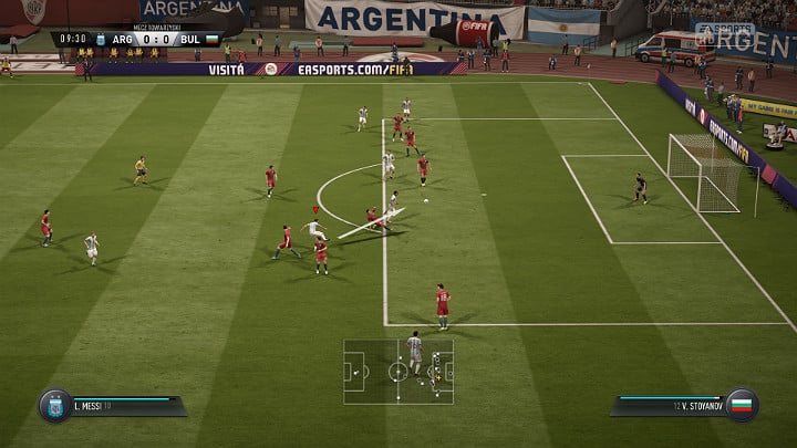 Klasyczny strzał to często najłatwiejszy i najlepszy sposób na wykończenie każdej akcji - Strzały | Podstawowe zagrania | FIFA 18 - FIFA 18 - poradnik do gry