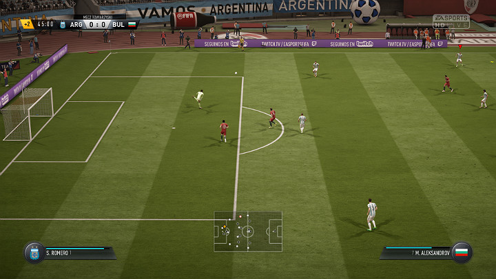 Wyrzut piłki to bardzo prosty i szybki sposób na sprawne wznowienie akcji i wyprowadzenie kontry po ataku przeciwnika - Wznawianie gry bramkarzem | Obrona | FIFA 18 - FIFA 18 - poradnik do gry