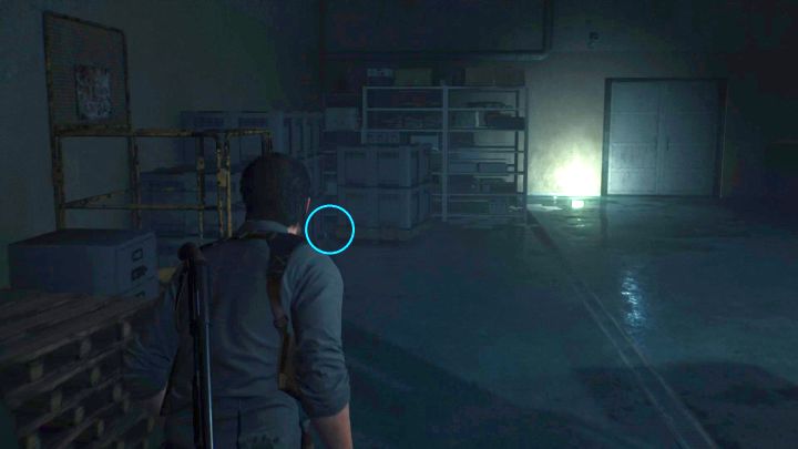 Bobblehead schowany jest pomiędzy skrzyniami. - Rozdział 6 | Sekrety w Evil Within 2 - Evil Within 2 - poradnik do gry