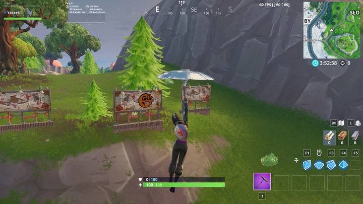 Drugi billboard znajduje się na wschód od pierwszego szyldu - Odwiedź pomalowane billboardy w jednym meczu | Wyzwanie sezonu 10 Fortnite - Fortnite: Battle Royale - poradnik do gry