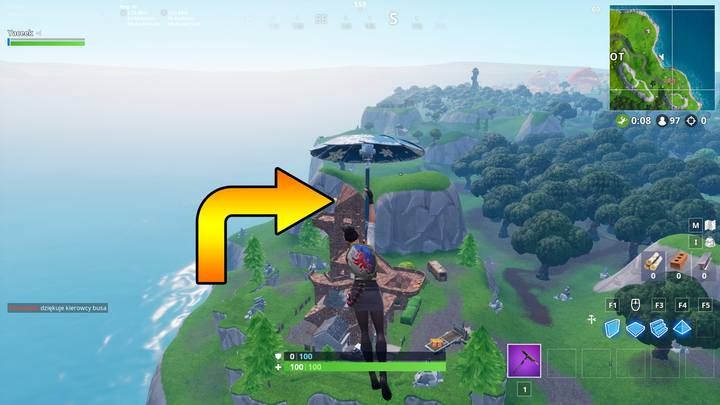 Drugi balon schowany został na szczycie ceglanej wieży, niedaleko Płaczącej Puszczy - Wyzwanie - Przekłuj 10 złotych balonów - Fortnite: Battle Royale - poradnik do gry