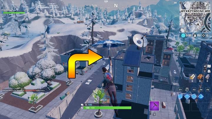 Siódmy balon zawieszony jest na samochodzie, w Wykrzywionych Wieżach - Wyzwanie - Przekłuj 10 złotych balonów - Fortnite: Battle Royale - poradnik do gry