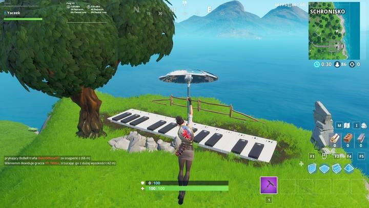 Fortepian znajduje się we wschodniej części mapy, niedaleko Samotnego Schroniska. - Odwiedź telefon, fortepian i trofeum | Wyzwanie w Fortnite - Fortnite: Battle Royale - poradnik do gry