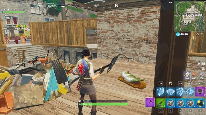 Czwarte trofeum znajdziesz w Wykrzywionych Wieżach, na pierwszym piętrze zniszczonego budynku - Wyzwanie - Zatańcz z trofeum wędkarskim - Fortnite: Battle Royale - poradnik do gry